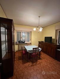 Sala da pranzo completa