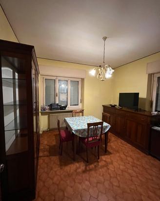 Sala da pranzo completa