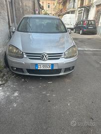 Auto nuovissima Volkswagen Golf 5.