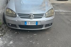 Auto nuovissima Volkswagen Golf 5.