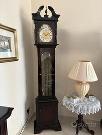 Orologio a pendolo a colonna in legno