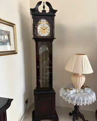 Orologio a pendolo a colonna in legno