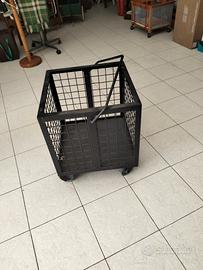 cesta in ferro con ruote