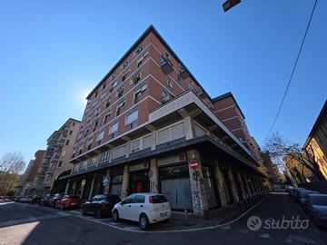 Immobile di 180 m² con 3 locali a Bologna