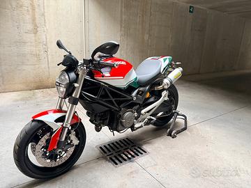 Ducati Monster 696