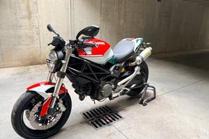 Ducati Monster 696