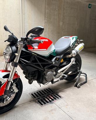 Ducati Monster 696