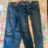 due paia di jeans blu skinny