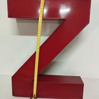 Lettera Z scatolata vintage proveniente da insegna