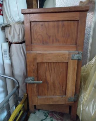 ghiacciaia in legno
