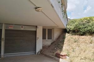 Locale deposito in Parco Santina Campana