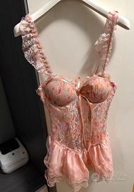 Corsetto rosa in pizzo