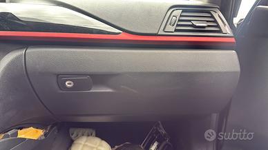 Cassetto portaoggetti BMW 320 anno 2012 station wa
