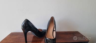 scarpe in vernice 