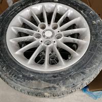Cerchi e gomme quasi nuove