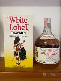Bottiglia white label Dewar’s scotch whisky