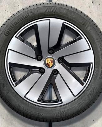 4 Ruote Porsche Taycan 4s