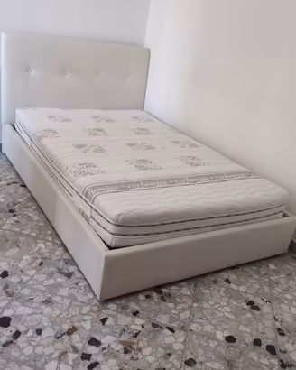 letto una piazza e 1/2 con materasso