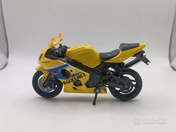 Modellino Moto Suzuki 1:18