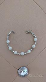 Bracciale con sfere argentate e perle olografiche