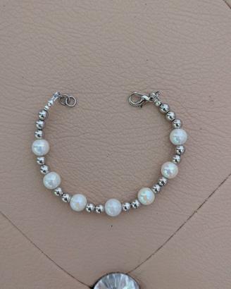 Bracciale con sfere argentate e perle olografiche