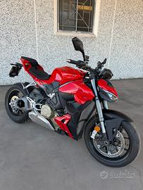 Ducati streetfighter V4