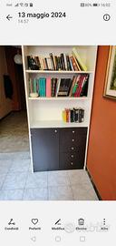 Libreria a ripiani e cassetti 