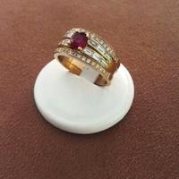 anello oro giallo con diamanti e rubino