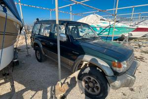 MITSUBISHI Pajero 7 posti marciante