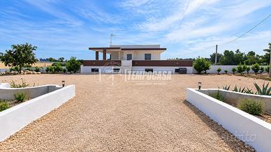 Prestigiosa villa ristrutturata con 1.800 mq di gi