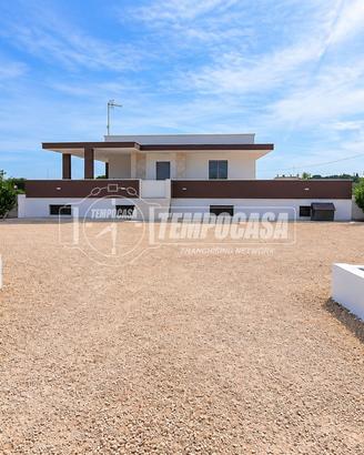 Prestigiosa villa ristrutturata con 1.800 mq di gi