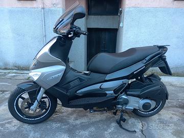 Gilera runner st 125 