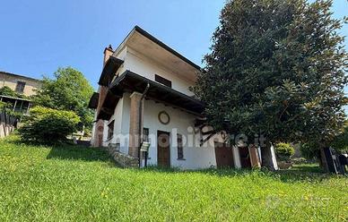 Villa di 280 m² con più di 5 locali a Canneto Pave