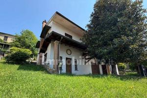 Villa di 280 m² con più di 5 locali a Canneto Pave