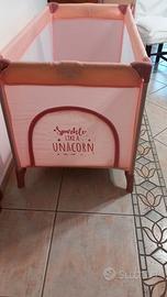 Lettino da campeggio rosa con materasso