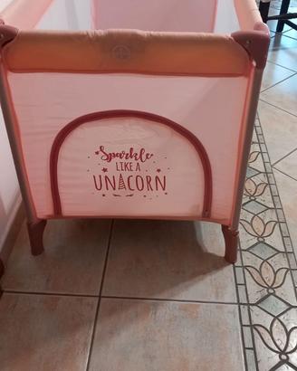 Lettino da campeggio rosa con materasso