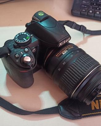 Reflex Nikon d3100 con obiettivo 18-55 ben tenuta