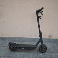 monopattino elettrico ninebot max g2 