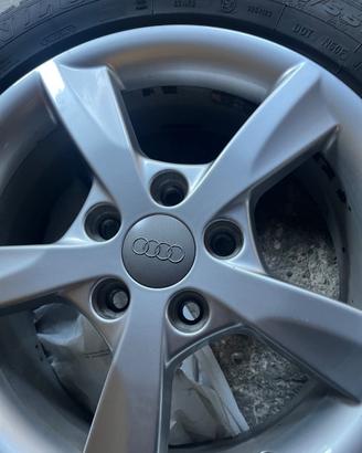 Pneumatici con cerchi Audi da 16
