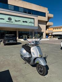 Vespa 300 GTS hpe SUPERTECH