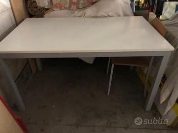 Tavolo allungabile e 4 sedie marca Maistri