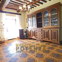 Indipendente con cantina e resede a comune