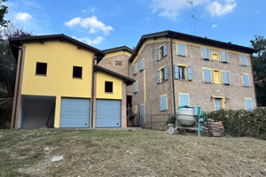 Rustico ristrutturato al grezzo interno e giardino