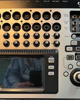 QSC TOUCHMIX 16 (mixer digitale)