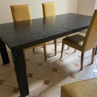 Tavolo da pranzo e 4 sedie