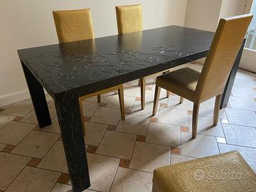 Tavolo da pranzo e 4 sedie