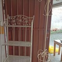 appendiabito e libreria richiudibile