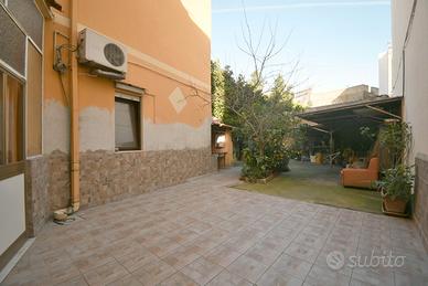 Indipendente con cortile da ristrutturare