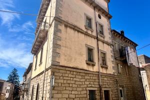 Elegante palazzina su 4 livelli
