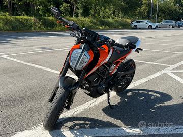 KTM duke 125